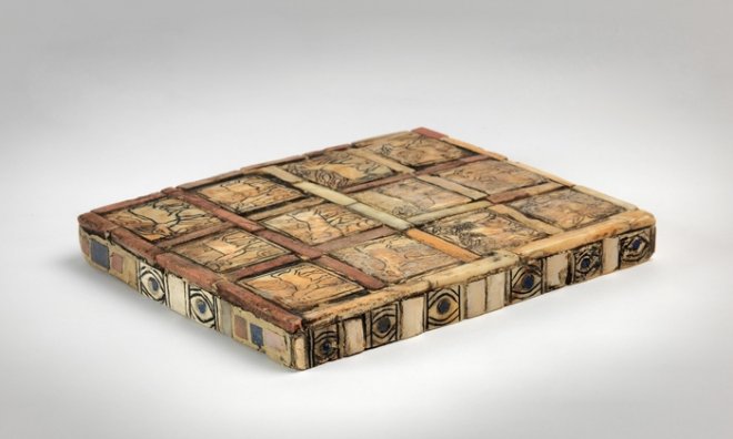 Dünyanın bilinen en eski oyun tahtalarından biri olan bu tahta, bir kraliyet mezarından geliyor.